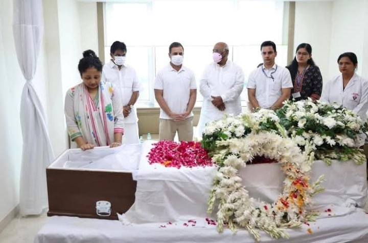 गुरुजी शिबू सोरेन को कांग्रेस अध्यक्ष मल्लिकार्जुन खरगे और राहुल गांधी ने दी श्रद्धांजलि…