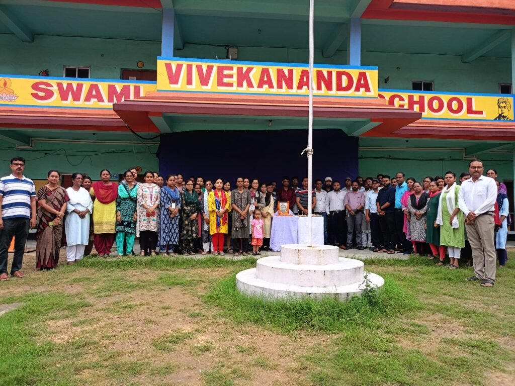 स्वामी विवेकानंद स्कूल, चिरकुंडा में दिशोम गुरु शिबू सोरेन जी को भावभीनी श्रद्धांजलि…