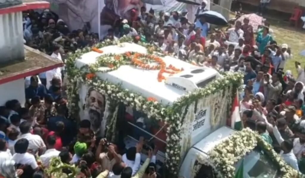 गुरुजी की जीवनयात्रा : मिट्टी से उठे, इतिहास बन गये…