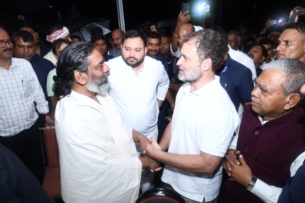 नेमरा पहुंचे खड़गे–राहुल–तेजस्वी, गुरुजी को दी अंतिम विदाई…