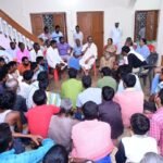 मुख्यमंत्री हेमंत सोरेन ने गांव वालों के साथ दिवंगत दिशोम गुरु के अंतिम संस्कार के तीन नहान, दस कर्म और श्राद्ध कर्म की चर्चा की…