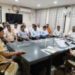 गया पुल के पास जर्जर सड़क की समस्या को लेकर धनबाद विधायक राज सिन्हा ने नगर आयुक्त से किया मुलाकात…