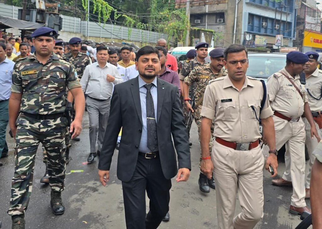 गया पुल के पास जर्जर सड़क को विधायक राज , DC,SSP और नगर आयुक्त ने किया निरीक्षण..RCD को जल्द समाधान निकालने का निर्देश…