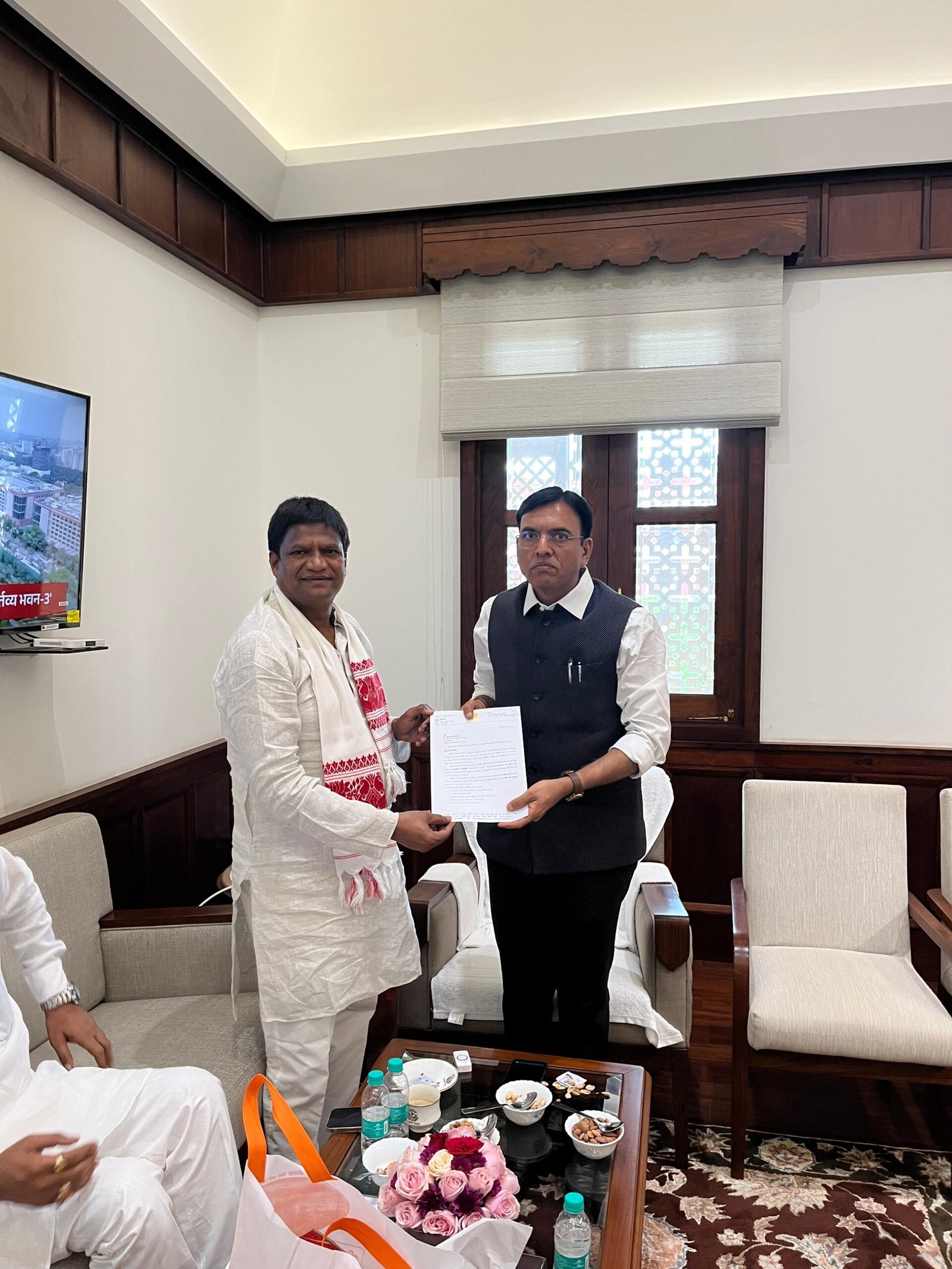 धनबाद में बहुउद्देशीय अत्याधुनिक स्पोर्ट्स स्टेडियम की स्थापना हेतु सांसद ढुलू महतो ने केंद्रीय खेल मंत्री मनसुख मांडवीय से की मुलाकात, सौंपा प्रस्ताव…