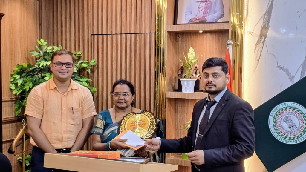 उपायुक्त ने सेवानिवृत शिक्षिका को प्रदान किया सेवानिवृत्ति लाभांश…