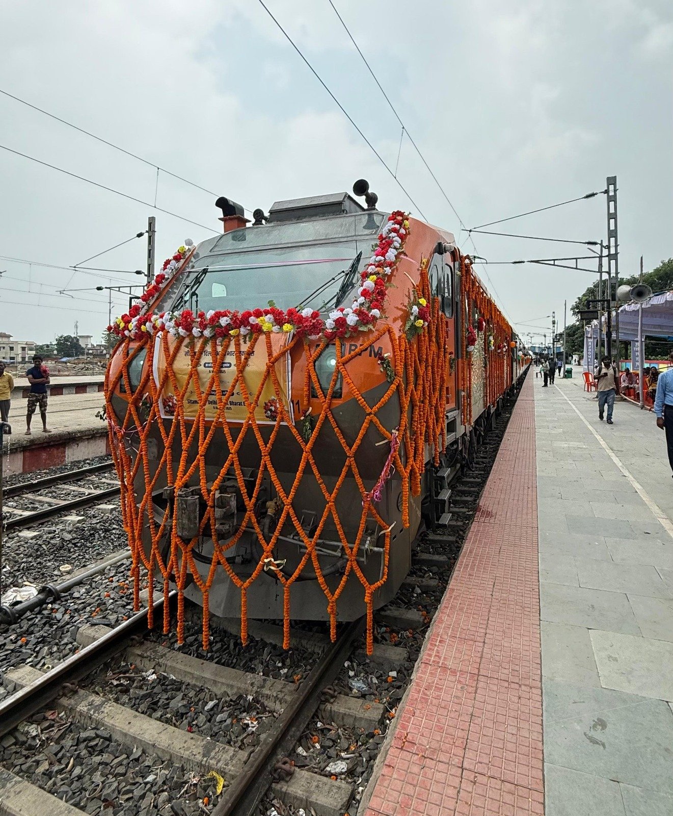 अमित शाह, गृह एवं सहकारिता मंत्री एवं नीतीश कुमार, मुख्यमंत्री,बिहार द्वारा सीतामढ़ी-दिल्ली अमृत भारत एक्सप्रेस के परिचालन का हरी झंडी दिखाकर शुभारंभ…