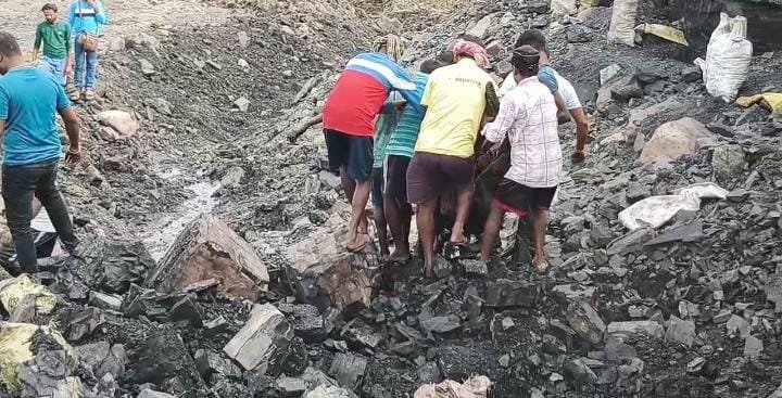 निरसा ओसीपी में अवैध खनन के दौरान चाल धंसने से एक की मौत, एक घायल..ECL प्रबंधन मौन…