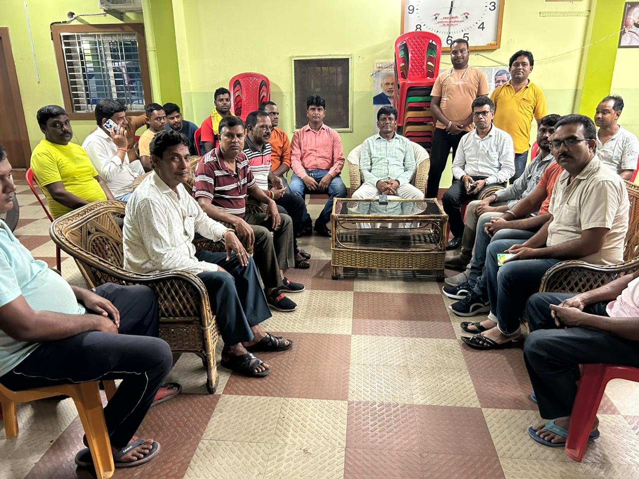 झिझिपहाड़ी के ग्रामीणों ने बिजली संकट दूर करने करने के लिए बाघमारा MLA से लगाई गुहार…