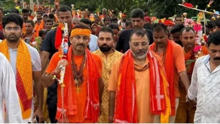 भाजपा सांसद निशिकांत दुबे और मनोज तिवारी के खिलाफ FIR दर्ज, मंदिर के गर्भगृह में जबरन प्रवेश का मामला…