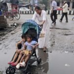 एसीबी जांच के फंस कर सड़़क हुई बर्बाद,संतोष चौरसिया अश्चितकालीन भूख हड़ताल पर बैठे..