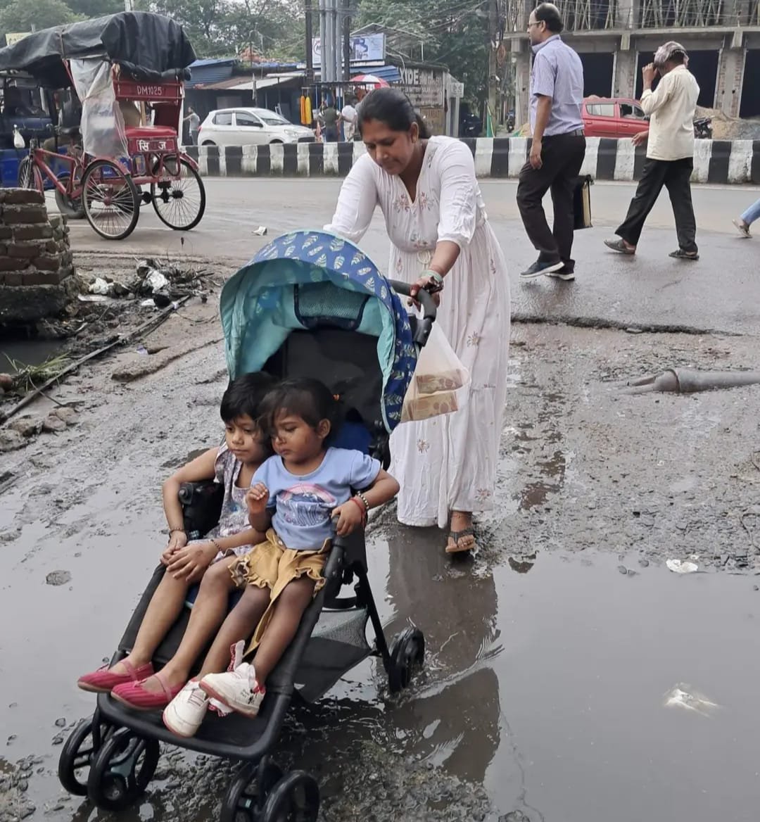 एसीबी जांच के फंस कर सड़़क हुई बर्बाद,संतोष चौरसिया अश्चितकालीन भूख हड़ताल पर बैठे..