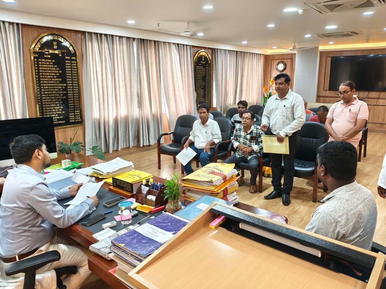 जनता दरबार में आमजनों की समस्याओं से अवगत हुए उपायुक्त…