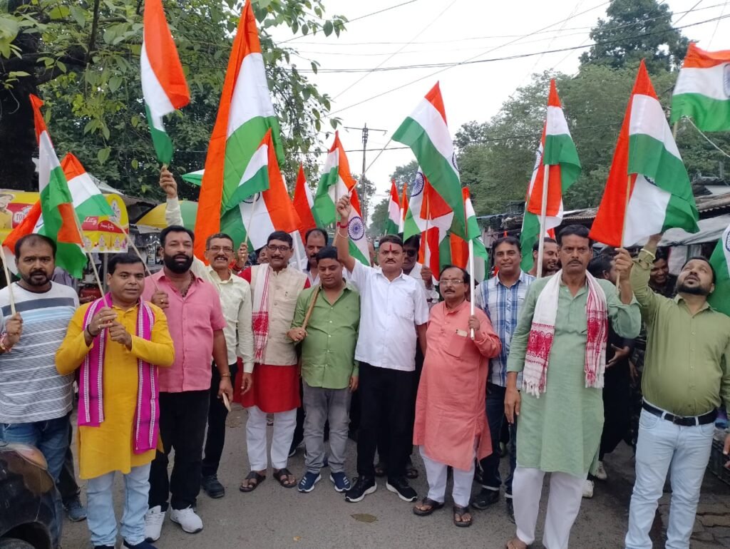 सिंदरी में निकाला गया भव्य तिरंगा यात्रा, तिरंगा यात्रा से गूंजा पूरा सिंदरी क्षेत्र…