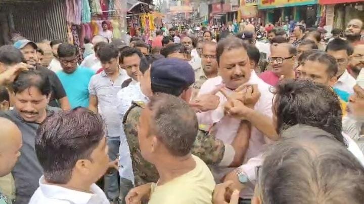 विवादों में फंसी पुलिस चौकी, उद्घाटन के पहले हंगामा,चेंबर ऑफ कॉमर्स के दो गुट आमने सामने…