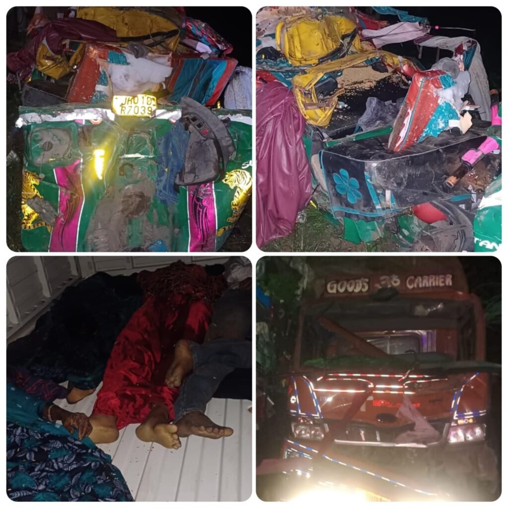 खाटूश्याम से लौट रहे श्रद्धालुओं के वाहन की ट्रक से टक्कर, 7 बच्चों समेत 11 लोगों की मौत…