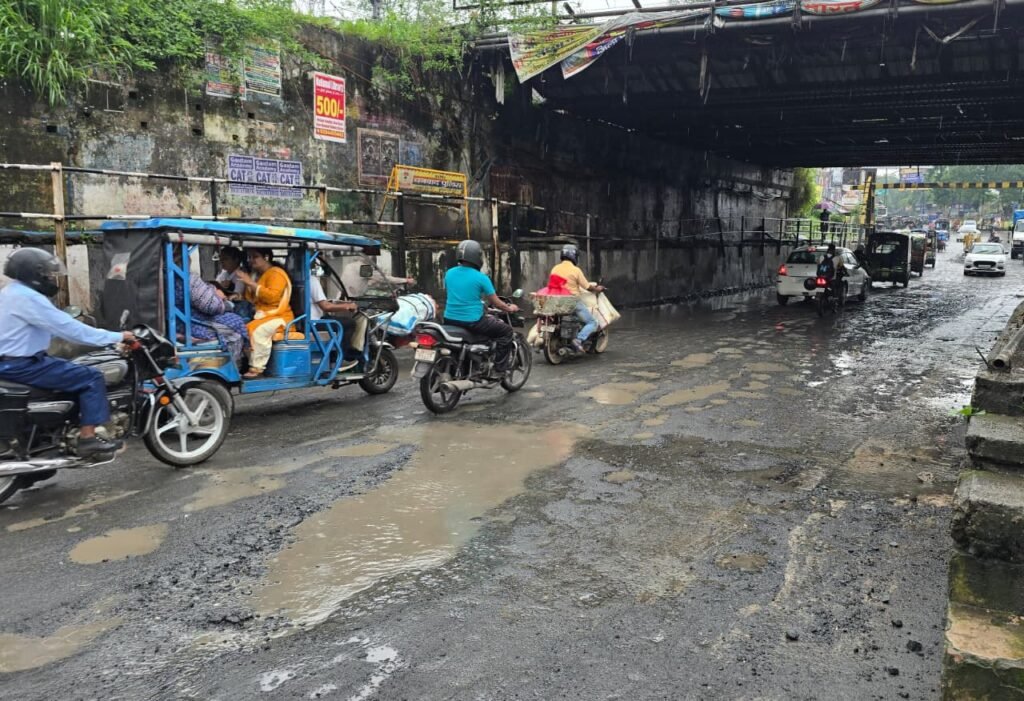 गया पुल अंडरपास दोनों हिस्से की सड़क का समतलीकरण पूरा…