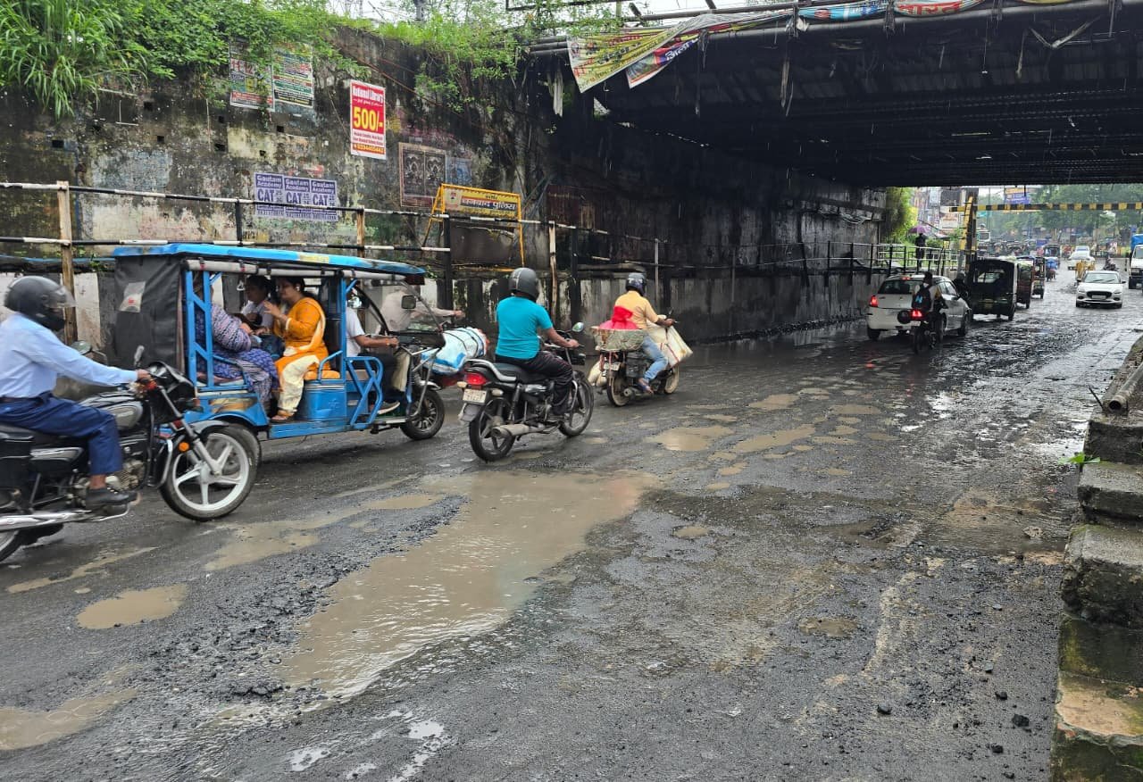 गया पुल अंडरपास दोनों हिस्से की सड़क का समतलीकरण पूरा…