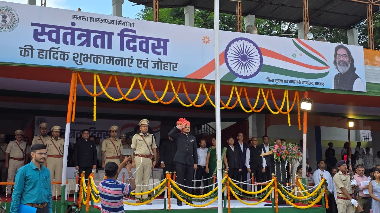 स्वतंत्रता दिवस के मुख्य समारोह में उपायुक्त ने किया झंडोत्तोलन…