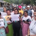 आवारा कुत्तों को लेकर SC के फैसले के खिलाफ आसनसोल मे पशु प्रेमियों का प्रदर्शन… जताया विरोध…