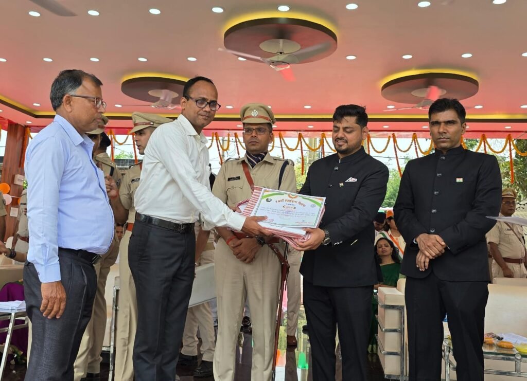 सराहनीय कार्य के लिए बीआरपी व सीआरपी सम्मानित…