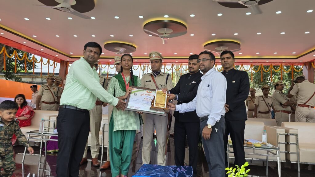 5 उत्कृष्ट विद्यालयों को जिला प्रशासन ने किया सम्मानित…