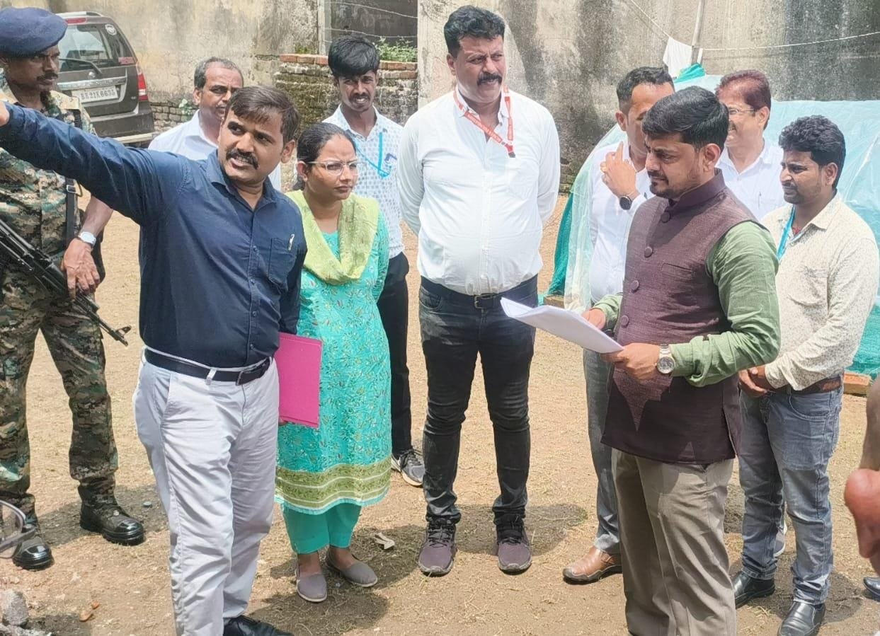 उपायुक्त आदित्य रंजन ने किया टुंडी एवं गोविंदपुर स्थित कृषक पाठशाला का निरीक्षण…