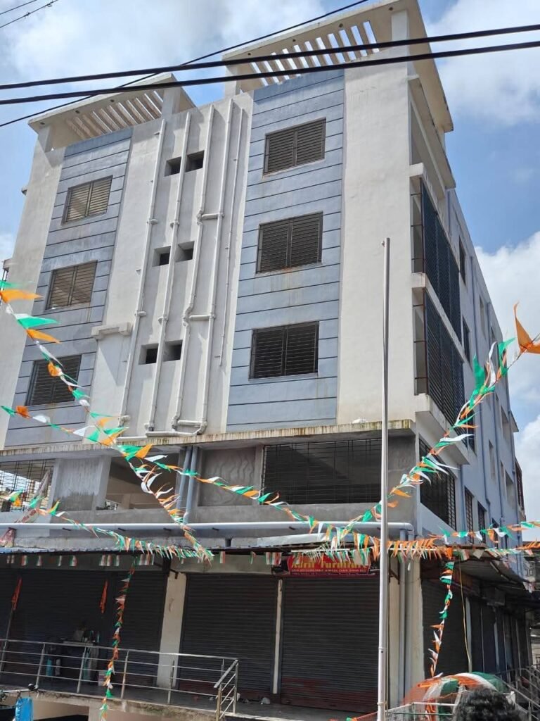 DHANBAD हनुमान मैन्शन पर निगम की बड़ी कार्रवाई : 54 लाख जुर्माना, अवैध निर्माण तोड़ने का आदेश…