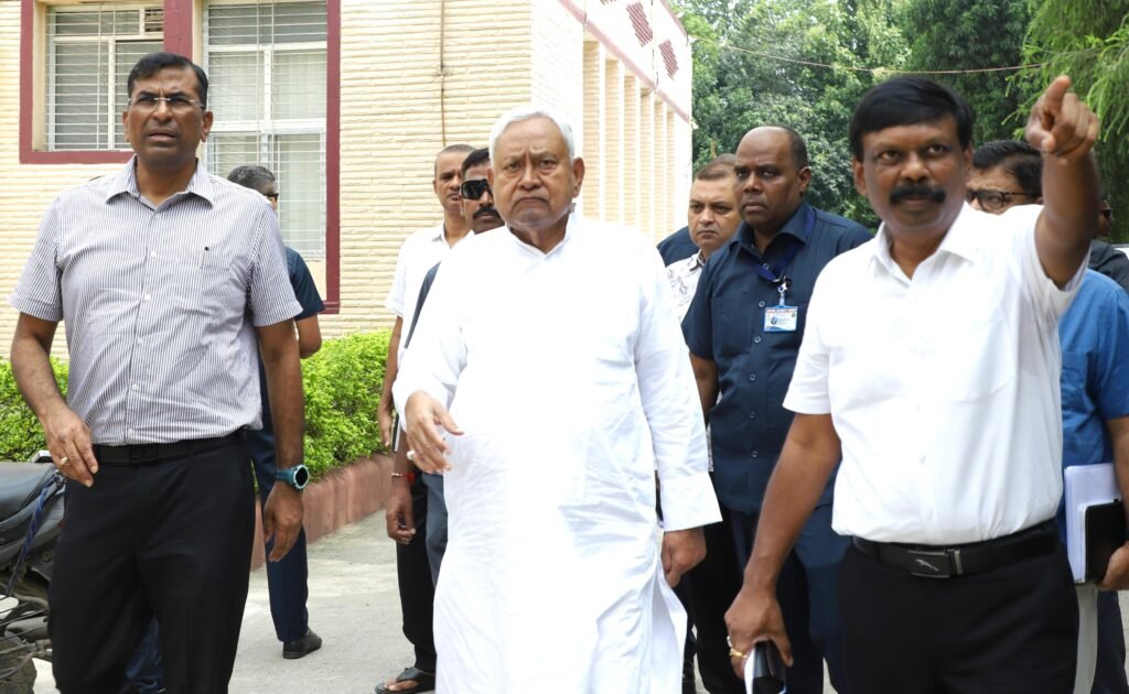 CM ने ललित नारायण मिश्र आर्थिक विकास एवं सामाजिक परिवर्तन संस्थान का किया निरीक्षण…