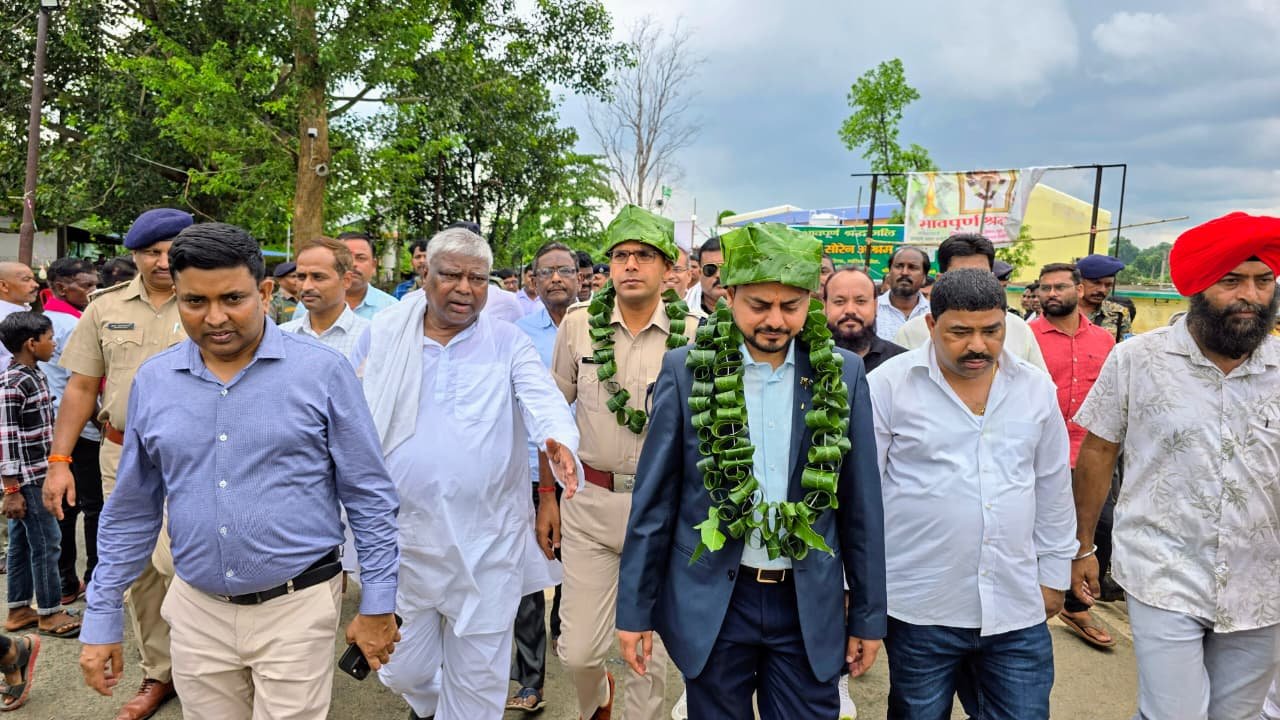 DC व SSP ने दी दिशोम गुरु को श्रद्धांजलि…