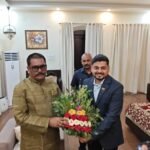 मंत्री, योगेन्द्र प्रसाद के धनबाद आगमन पर उपायुक्त एवं एसएसपी ने पुष्पगुच्छ देकर किया स्वागत…