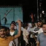 बराकर में TMC समर्थक पार्षद के खिलाफ हंगामा, लोगों ने गणेश पूजा मेला का पैसा गबन के आरोप में पार्टी कार्यालय का किया घेराव…