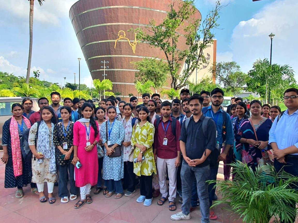 BDकॉलेज के विद्यार्थियों ने किया बापू टावर का शैक्षणिक भ्रमण..