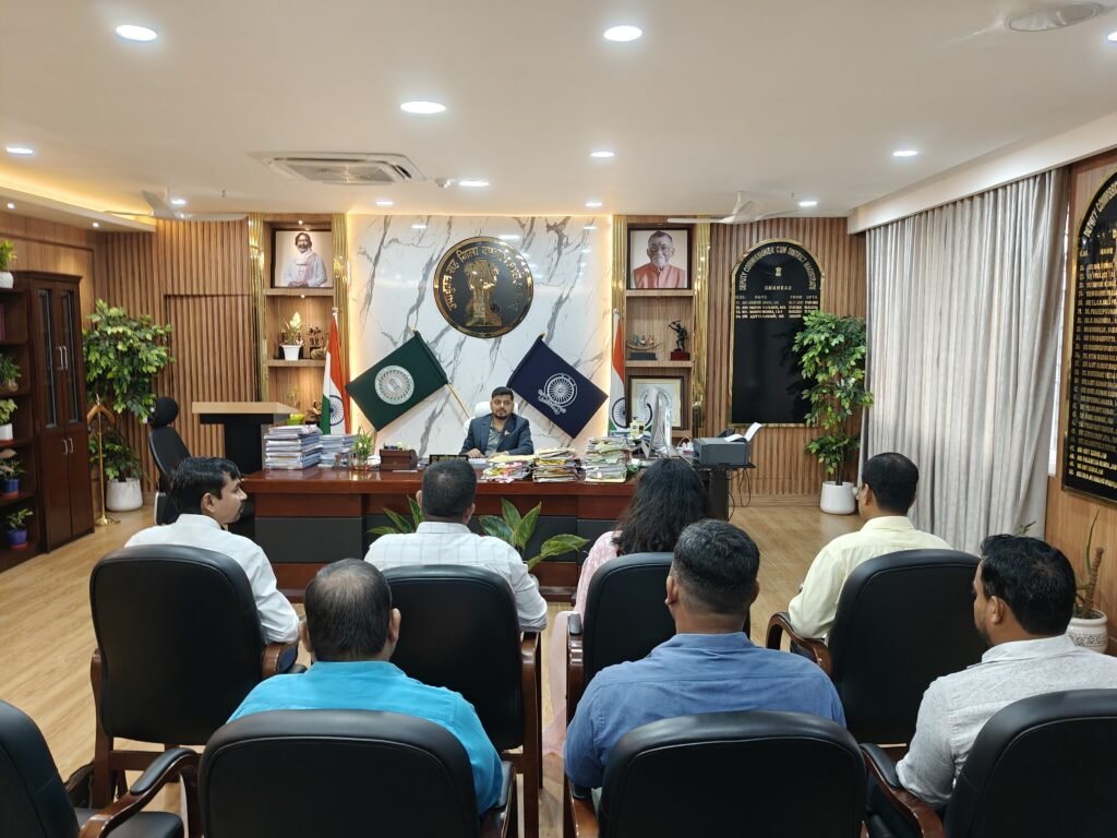 DC ने श्रम विभाग को निजी स्कूल,अस्पताल, शॉपिंग कॉम्प्लेक्स के कर्मियों की संख्या, न्यूनतम वेज,PF जांच के दिए आदेश..