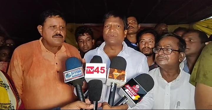 निरसा के मैथन में भाजपाइयों का पूनर्वास की मांग को लेकर चल रहा अनिश्चितकालीन धरना सांसद ढुल्लू महतो के आश्वासन पर हुआ समाप्त…