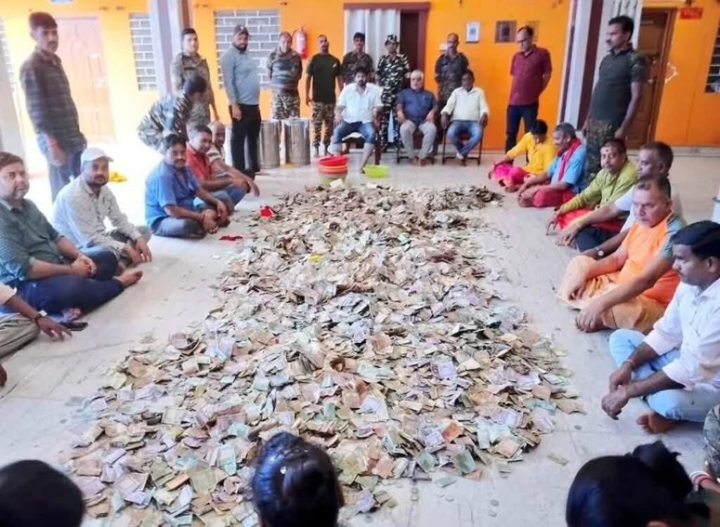 बाबा बैद्यनाथ धाम मंदिर के दानपात्र से निकले 21.95 लाख रुपए, 6,600 रुपए नेपाली मुद्रा भी मिली…