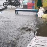 हलकी बारिश मे पानी से लबालब हो जाता है बराकर का स्टेशन रोड बाजार…