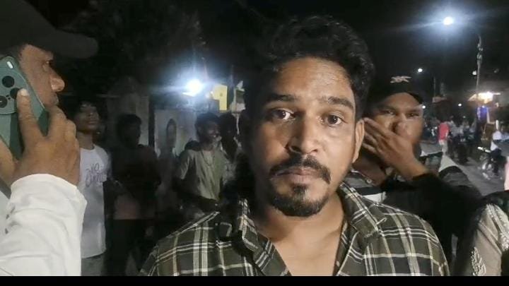 बराकर मे तृणमूल पार्षद के खिलाफ हंगामा लोगों ने पार्टी कार्यालय का घेराव कर लगाया मेला कमिटी का पैसा गमन करने का आरोप…