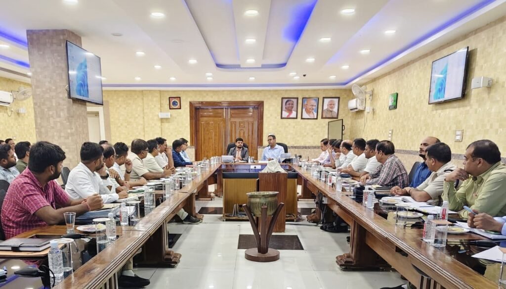 जिला प्रशासन व ईसीआर की बैठक संपन्न..रेलवे से जुड़ी संरचनात्मक व प्रबंधन योजनाओं पर किया विचार-विमर्श…