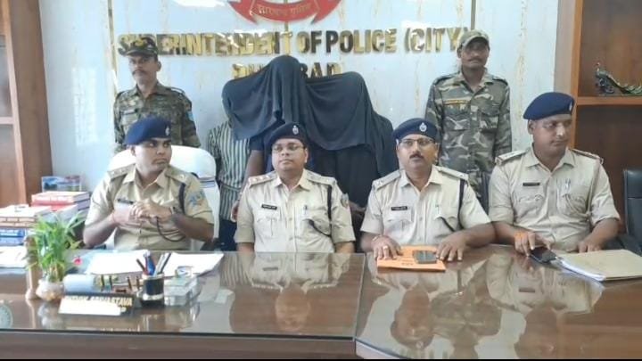 धनबाद पुलिस को मिली बड़ी सफलता, वाहन चोर गिरोह के 03 सदस्य गिरफ्तार ,सिटी एसपी ने की पीसी…