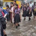 राजकमल सरस्वती विद्या मंदिर के बाहर जलजमाव से विद्यार्थियों की परेशानी…
