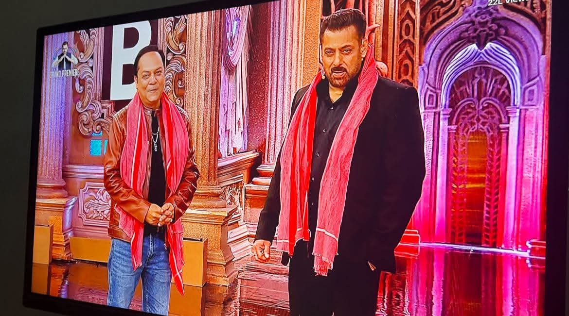 बिग बॉस 19 के मंच पर धनबाद के ‘गैंग्स ऑफ वासेपुर’ के लेखक ज़ीशान का जलवा, सलमान खान ने किया भव्य स्वागत…