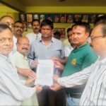 झरिया के भूमि संबंधी समस्याओं को लेकर व्यवसायियों का प्रतिनिधिमंडल मिला सांसद ढुल्लू महतो से, सर्वे और दाखिल-खारिज को लेकर जताई चिंता…