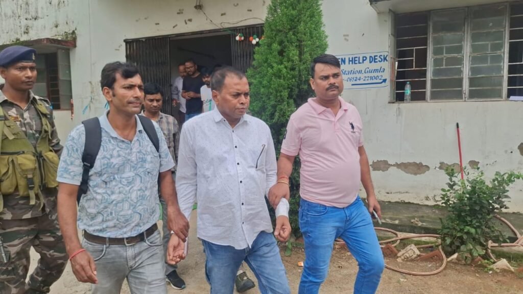 गुमला : चैनपुर प्रखंड के प्रधान लेखापाल 20 हजार रिश्वत लेते ACB ने किया गिरफ्तार…