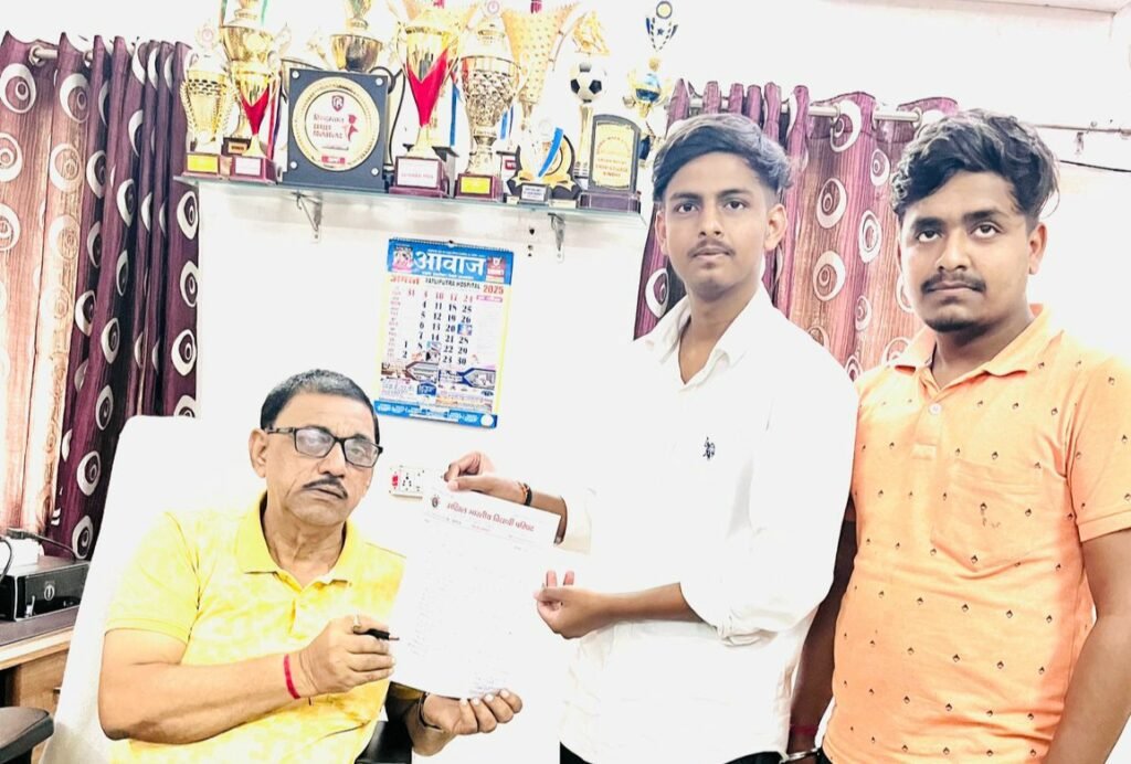 अखिल भारतीय विद्यार्थी परिषद, धनबाद जिला ग्रामीण संयोजकअनुभव शर्मा ने अपने कार्यकर्ताओं के साथ मिलकर पांच सूत्री मांग पत्र सिंदरी महाविद्यालय के प्राचार्य को सौंपा…