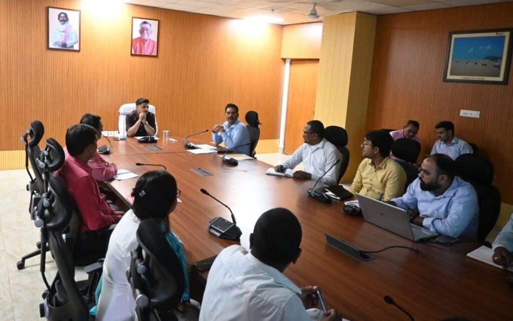 उपायुक्त की अध्यक्षता में की गई जेएसएलपीएस के कार्यों की समीक्षा बैठक…