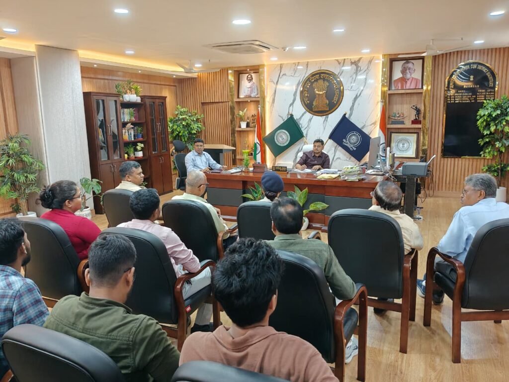 एसएनएमएमसीएच में डॉक्टर के साथ हुए दुर्व्यवहार की घटना को लेकर उपायुक्त ने की बैठक…