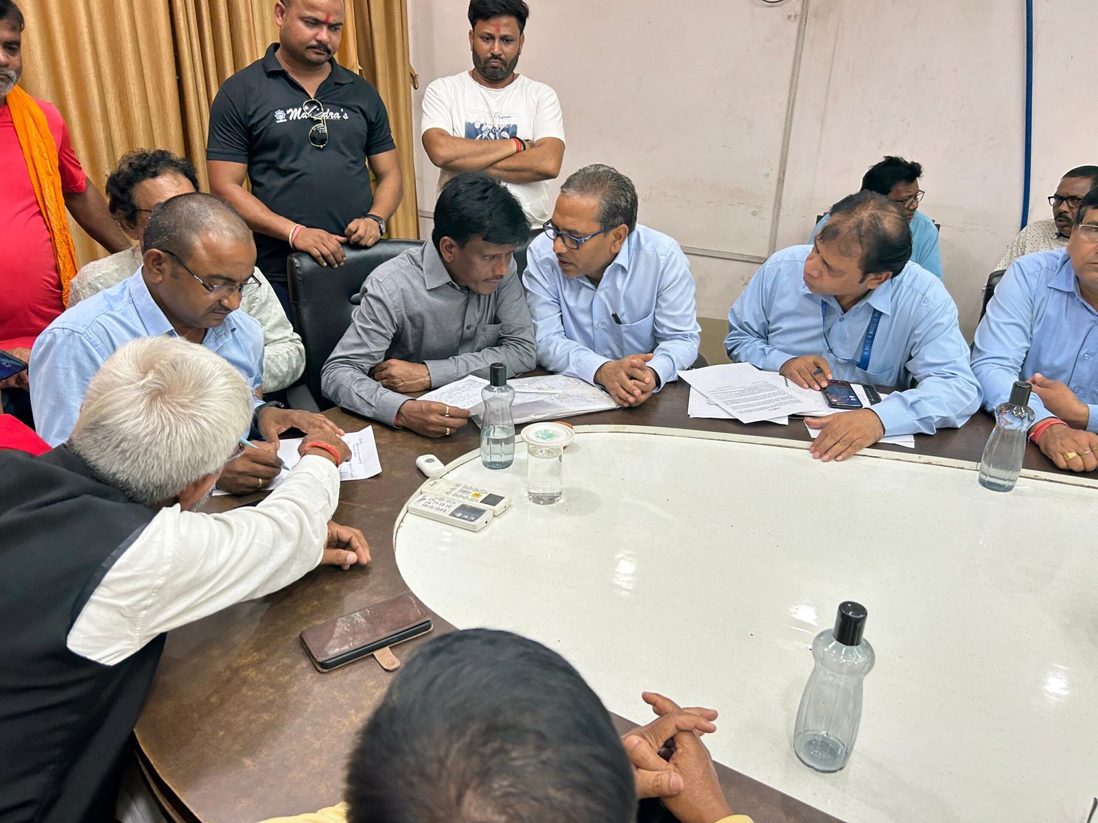 धनबाद सांसद ढुल्लू महतो व बाघमारा विधायक शत्रुघ्न महतो ने फिर पेश किए मानवता की नई मिसाल/ मिली परिवार को हक व अधिकार…