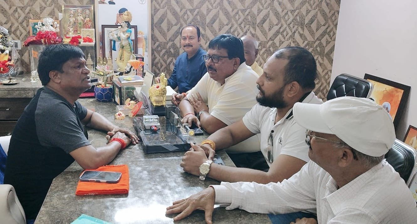 डोमगढ़ विस्थापन पर डोमगढ़ बचाओ मोर्चा का प्रतिनिधिमंडल मिला सांसद ढुल्लू महतो से, विस्थापन पर फैली अफवाहों को किया खारिज…