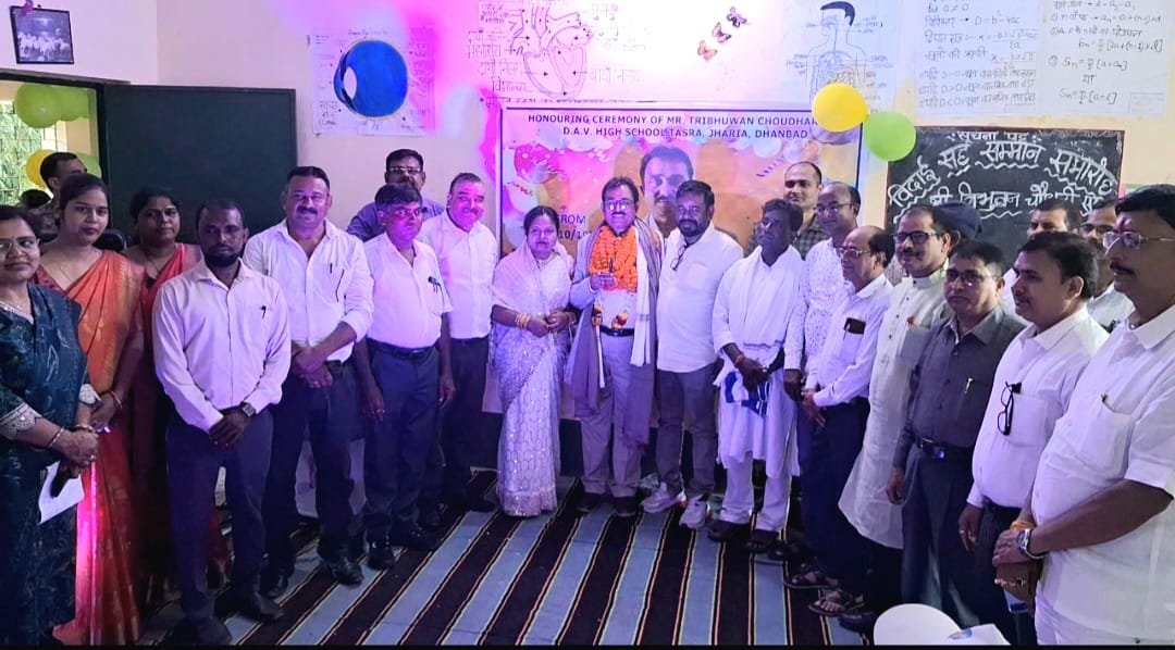 विद्यालय एवं समाज के लिए ‘बाबा’ तुल्य शिक्षक चौधरी को दी गई भावभीनी विदाई, हजारों की संख्या में छात्र, शिक्षक एवं अभिभावकों की उपस्थिति