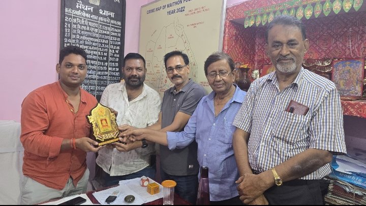 सफलता पूर्वक महायज्ञ सम्पन्न होने पर विहंगम योग संस्थान ने अधिकारियों को किया सम्मानित..